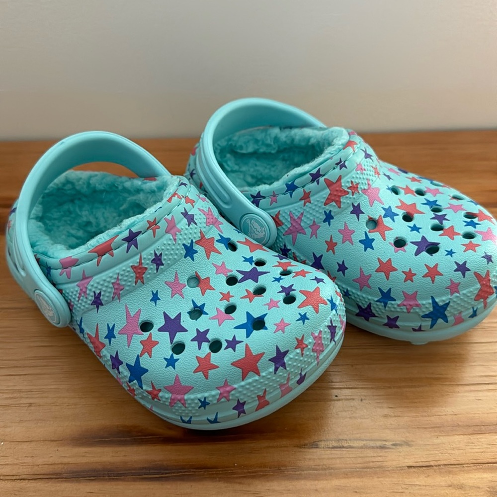 Toddler Crocs - Lined Fuzzy Clog